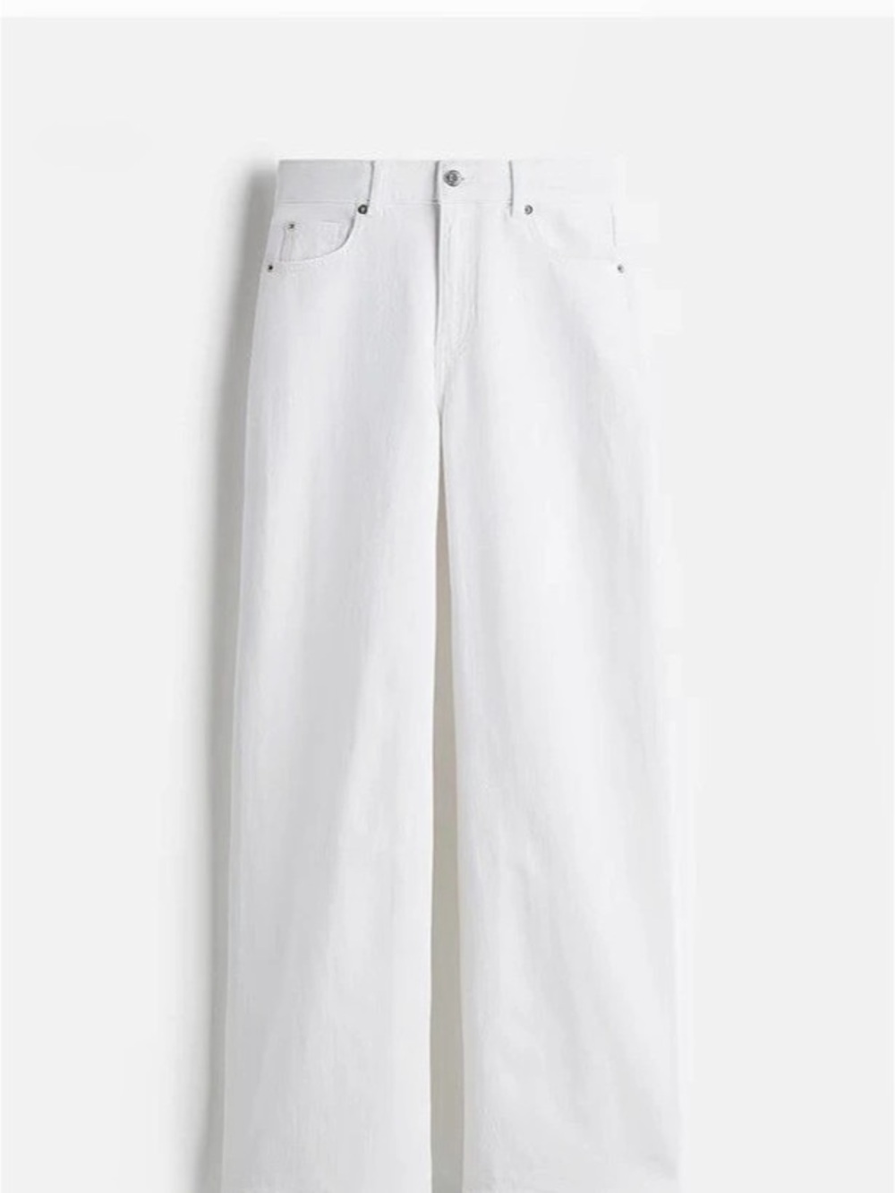 H&M. HARPER HIGH RISE WIDE LEG JEANS
Like New